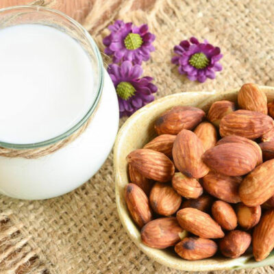 7 Benefits of Almond Milk
